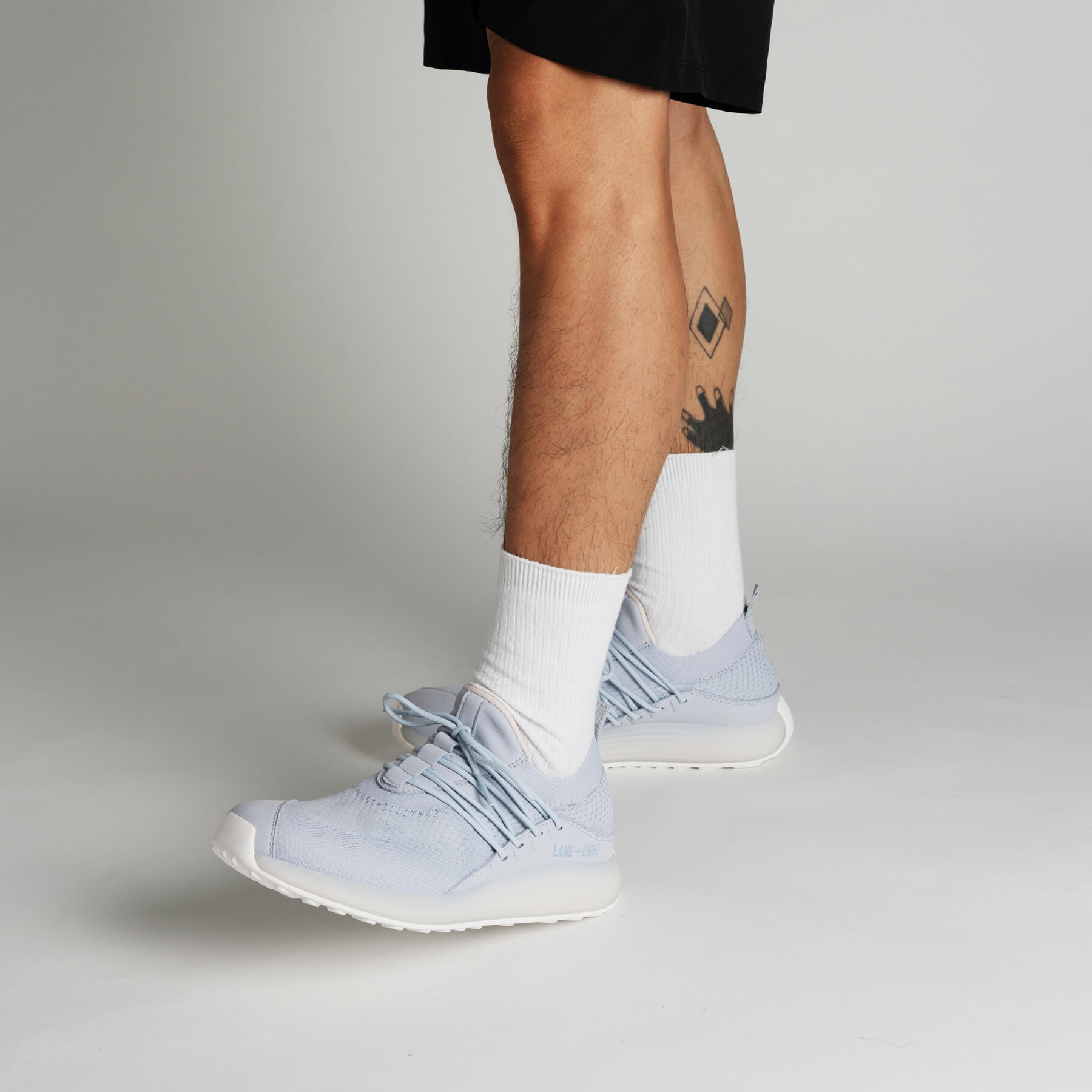LANEEIGHT-TRAINER-AD-1-Periwinkle-MensOnFoot