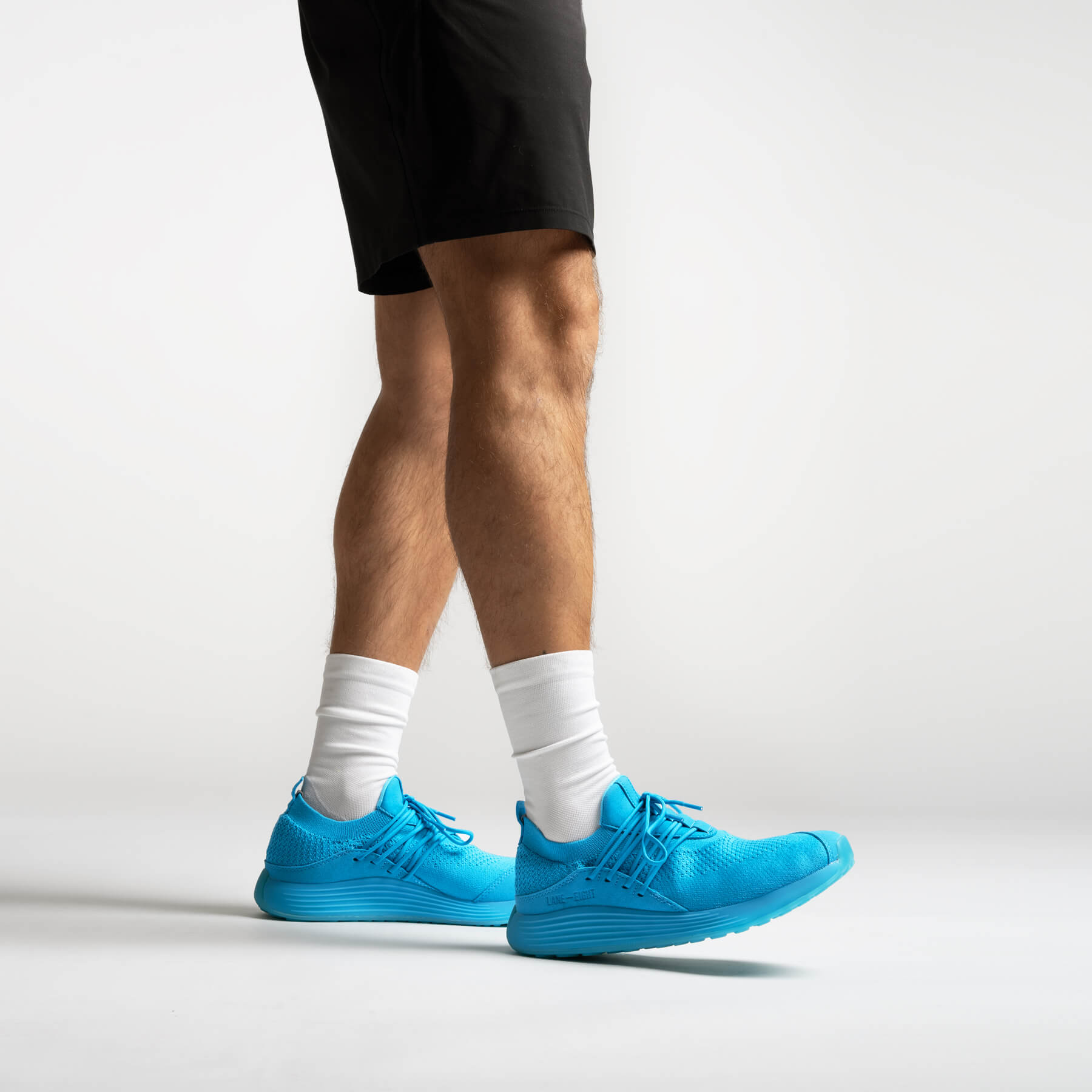 LANEEIGHT-TRAINER-AD-1-ElectricBlue-MensOnFoot
